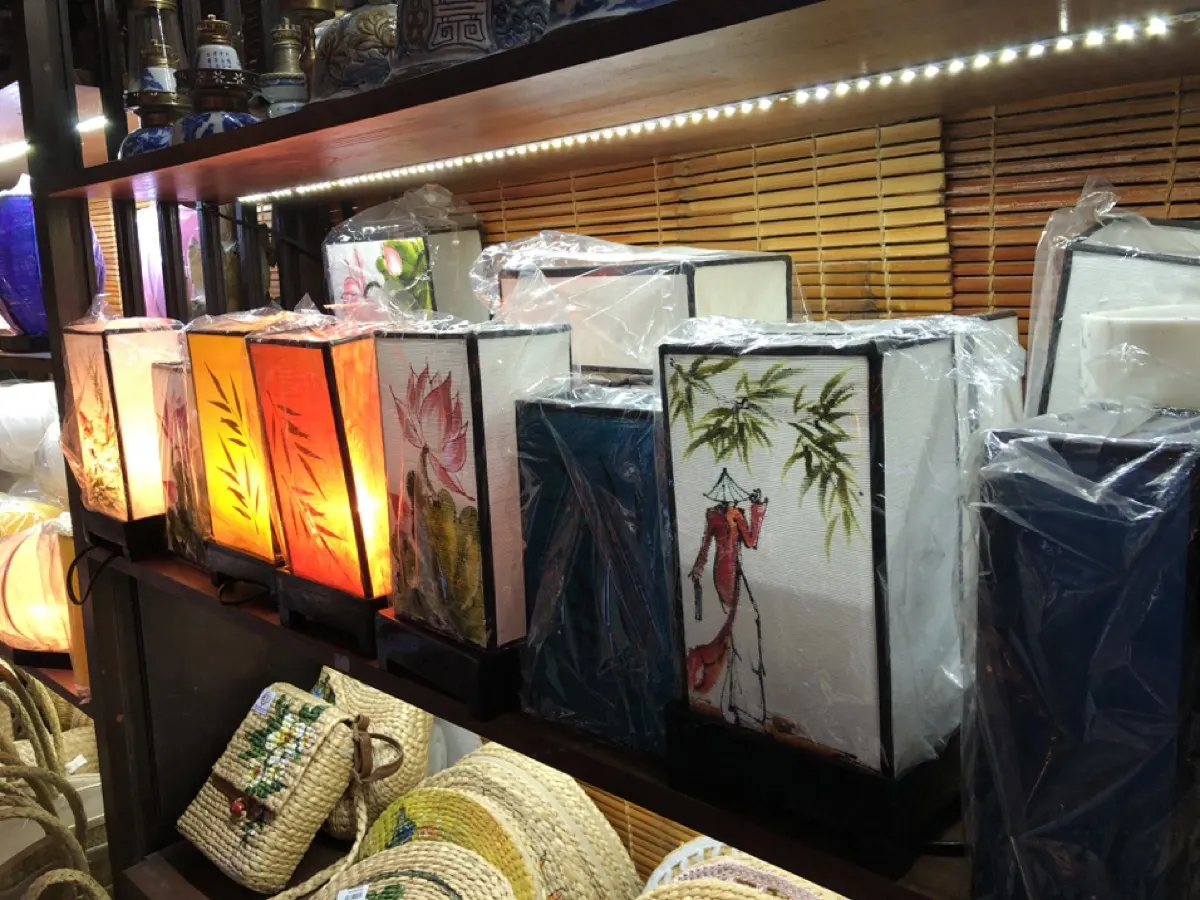 Vật liệu gỗ tự nhiên trong đèn trang trí khách sạn cao cấp