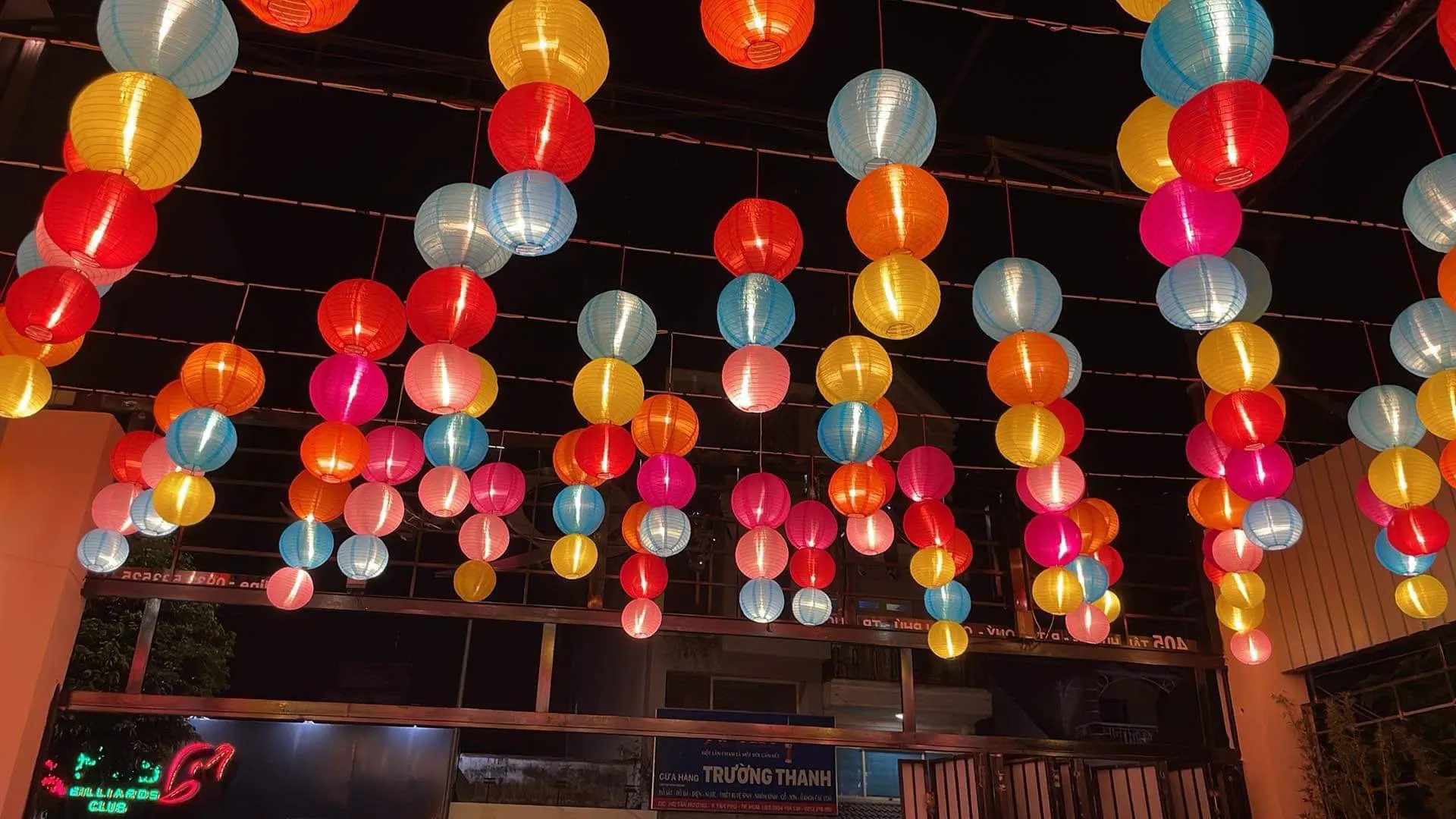 Đèn vải Đèn Lồng Trang Trí Quán Cafe — 20 Ý Tưởng Đẹp Nhất 2025