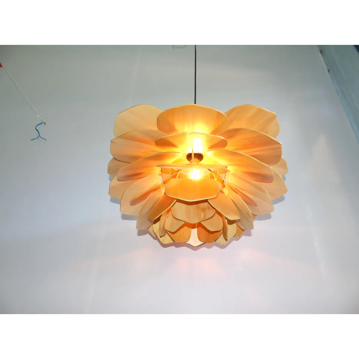 Đèn Thả Gỗ Hoa Cúc Đa Lớp Cánh Bầu Dục Đèn Thả Gỗ Hoa Cúc Đa Lớp Cánh Bầu Dục — đèn thả trần Việt Nam | LongDenViet