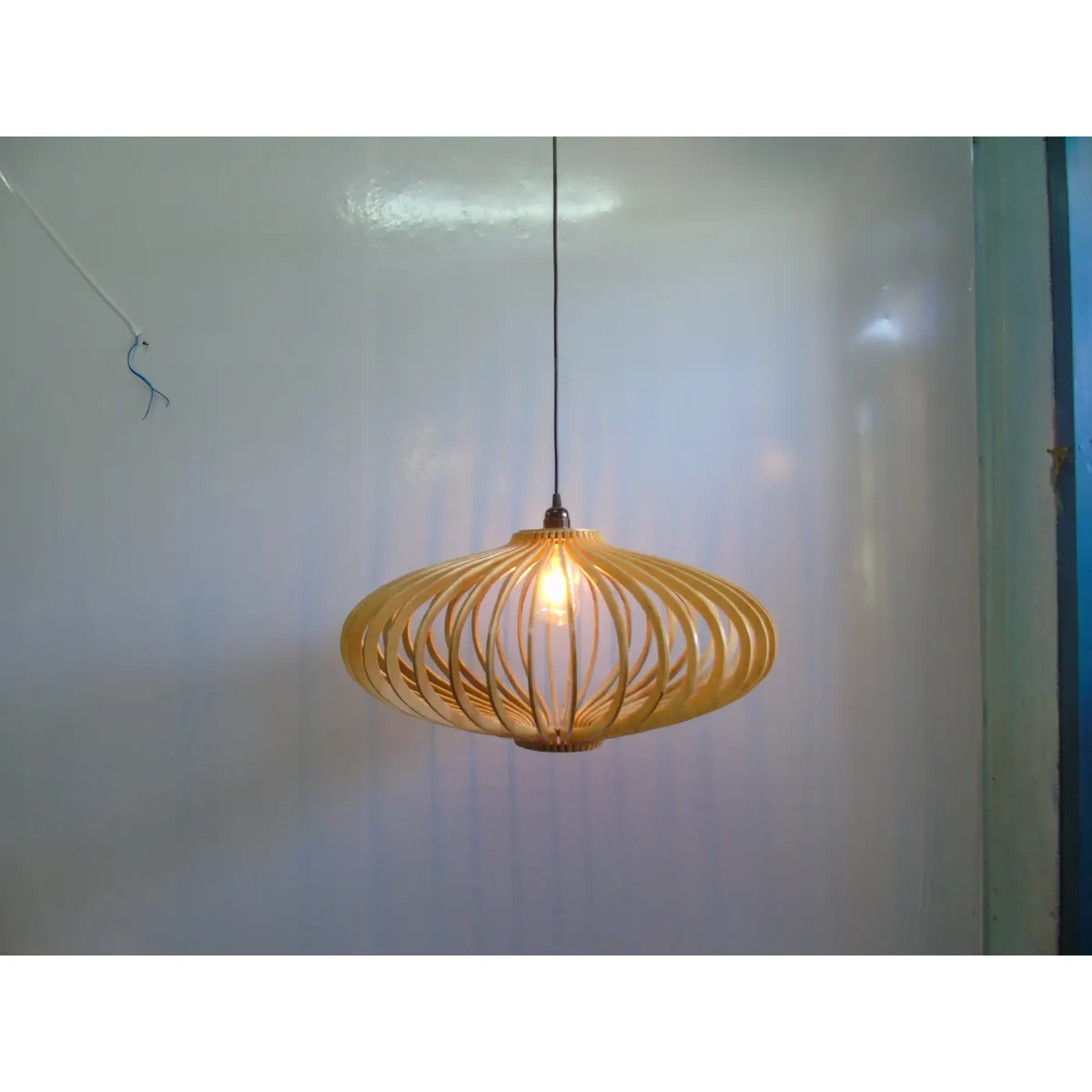 Đèn Thả Gỗ Đĩa Bay Xoắn Dẹt Trang Trí Đèn Thả Gỗ Đĩa Bay Xoắn Dẹt Trang Trí — đèn thả trần Việt Nam | LongDenViet