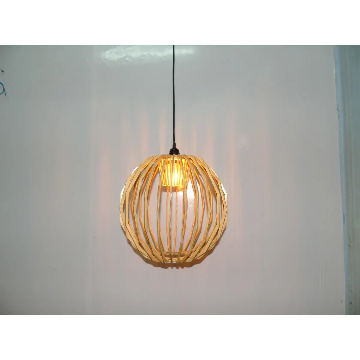 Đèn Thả Gỗ Cầu Tròn Sọc Gấp Khúc Trang Trí Đèn Thả Gỗ Cầu Tròn Sọc Gấp Khúc Trang Trí — đèn thả trần Việt Nam | LongDenViet