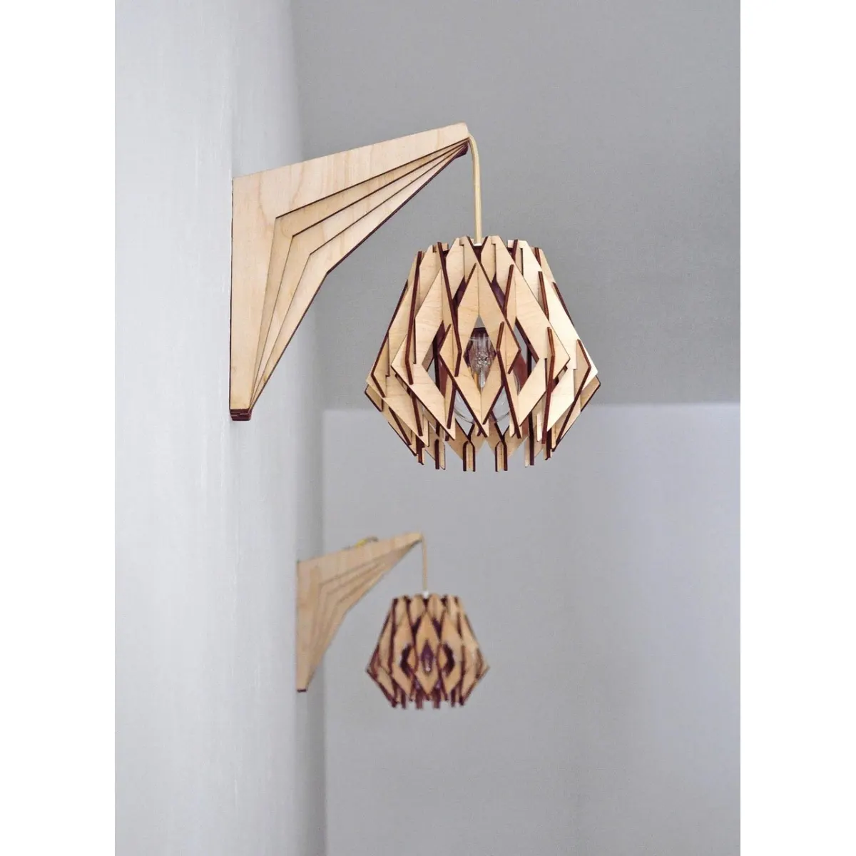 Đèn Áp Tường Gỗ Kim Cương Trang Trí Hành Lang Đèn Áp Tường Gỗ Kim Cương Trang Trí Hành Lang — đèn lồng gỗ Việt Nam | LongDenViet