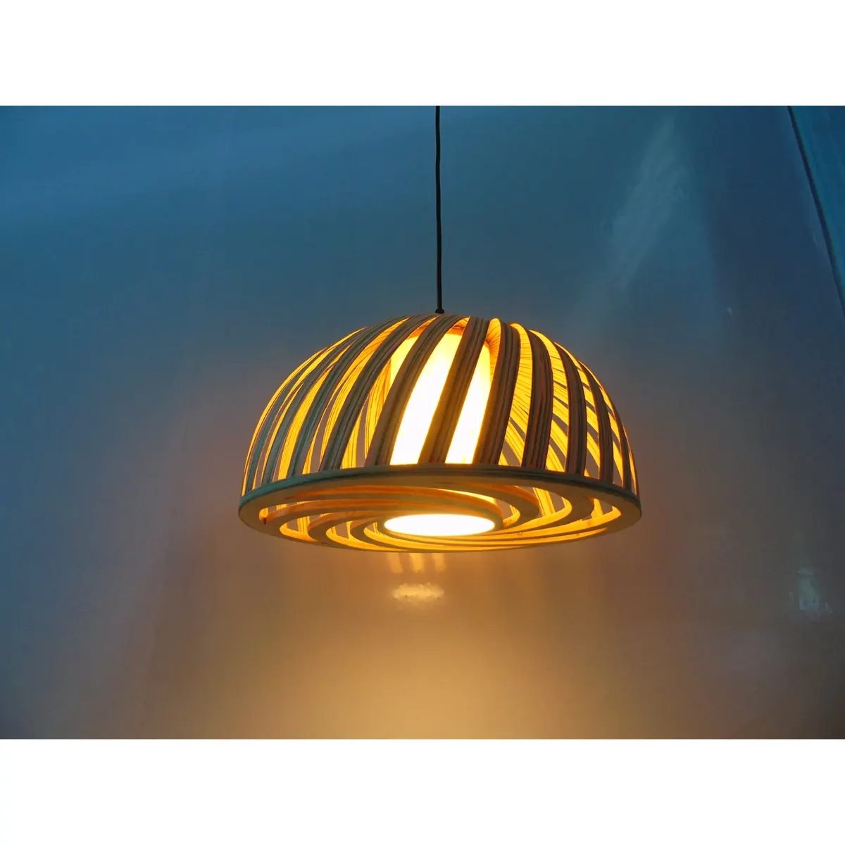 Đèn Thả Gỗ Bán Cầu Xoắn Nghệ Thuật Đèn Thả Gỗ Bán Cầu Xoắn Nghệ Thuật — đèn thả trần Việt Nam | LongDenViet