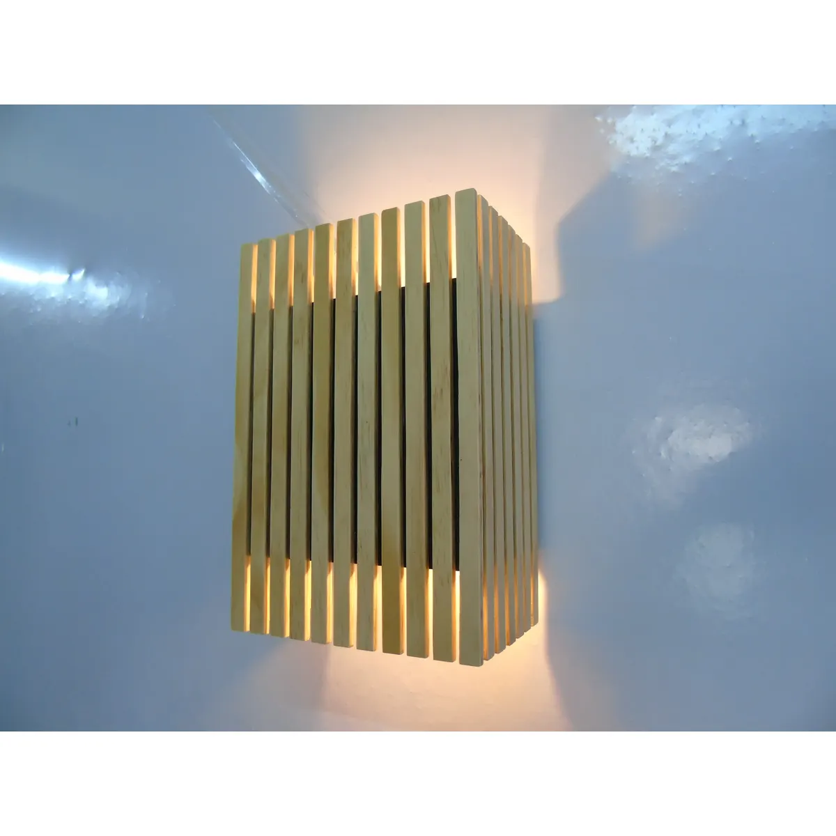 Đèn Áp Tường Gỗ Thanh Dọc Hắt Sáng Đèn Áp Tường Gỗ Thanh Dọc Hắt Sáng — đèn lồng gỗ Việt Nam | LongDenViet