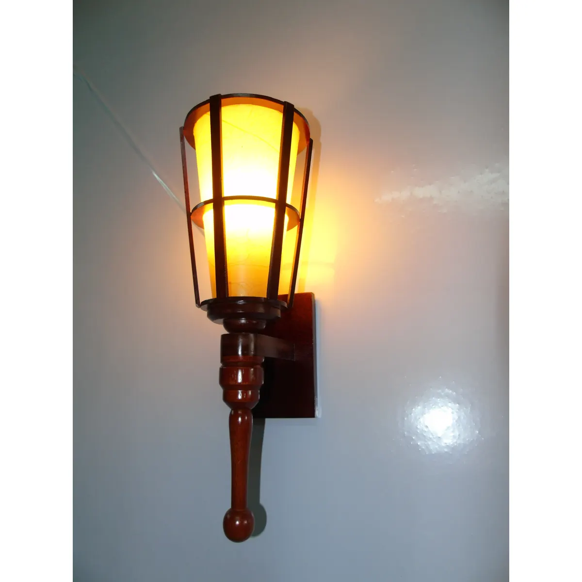 Đèn Áp Tường Gỗ Nâu Đuốc Cổ Điển Đèn Áp Tường Gỗ Nâu Đuốc Cổ Điển — đèn lồng gỗ Việt Nam | LongDenViet