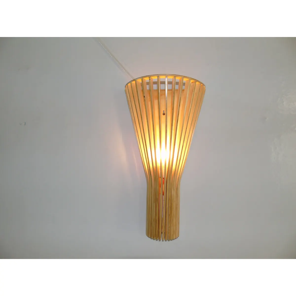 Đèn Áp Tường Gỗ Phễu Ngửa Sọc Dọc Đèn Áp Tường Gỗ Phễu Ngửa Sọc Dọc — đèn lồng gỗ Việt Nam | LongDenViet