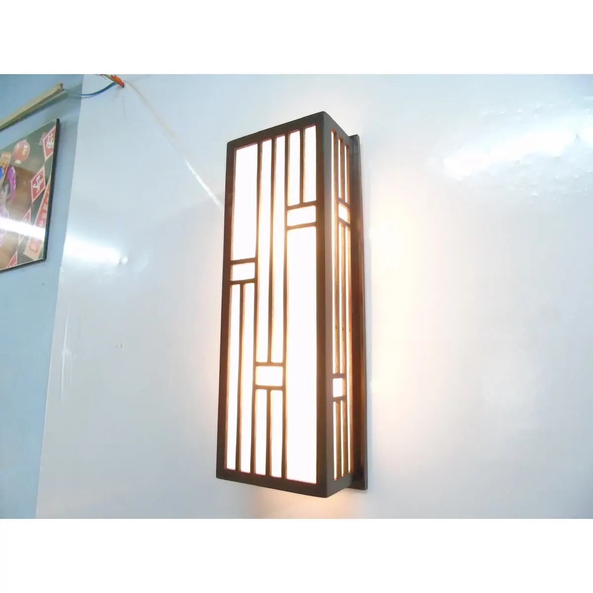 Đèn Áp Tường Gỗ Nâu Khung Chữ Nhật Hoa Văn Đèn Áp Tường Gỗ Nâu Khung Chữ Nhật Hoa Văn — đèn lồng gỗ Việt Nam | LongDenViet