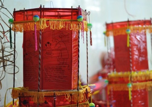 Lồng đèn giấy kiếng kéo quân Lồng đèn giấy kiếng kéo quân